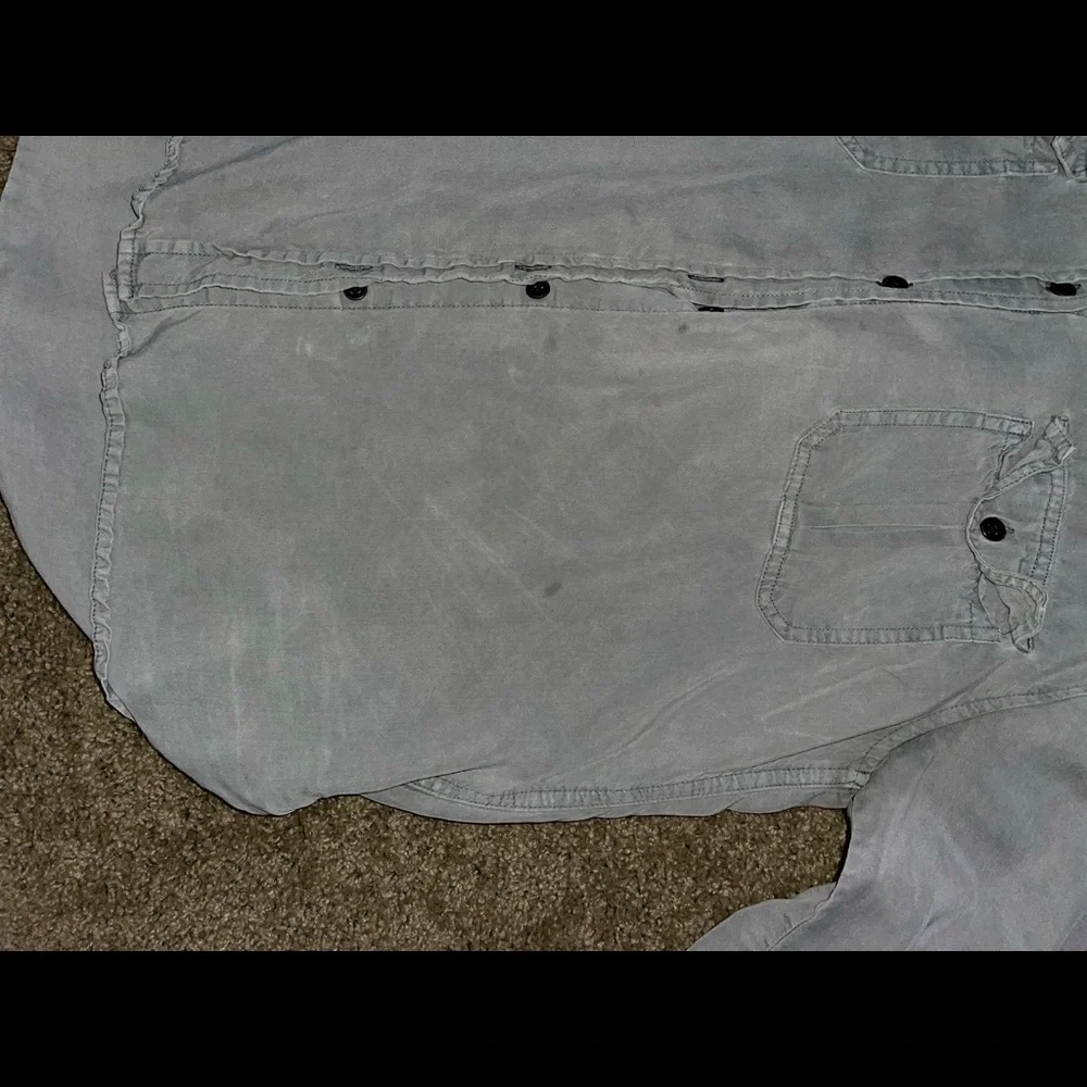 Universal Thread button down. - Picture 3 of 7